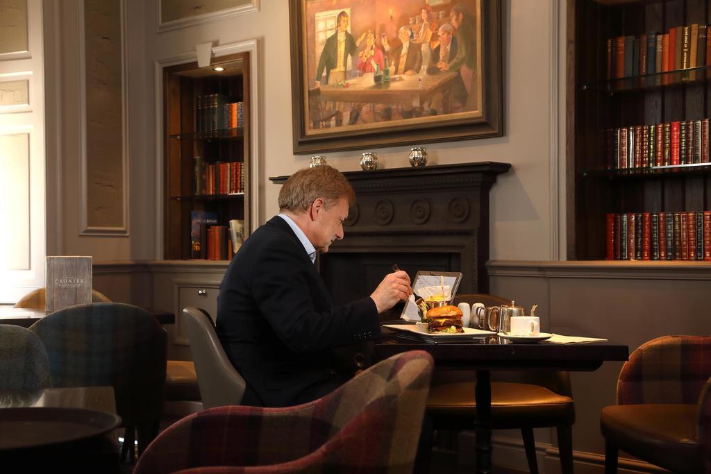 Golden Lion 3* Stirling